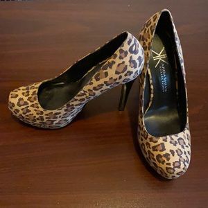 Brand New WOB size 6 Kardashian Kollection